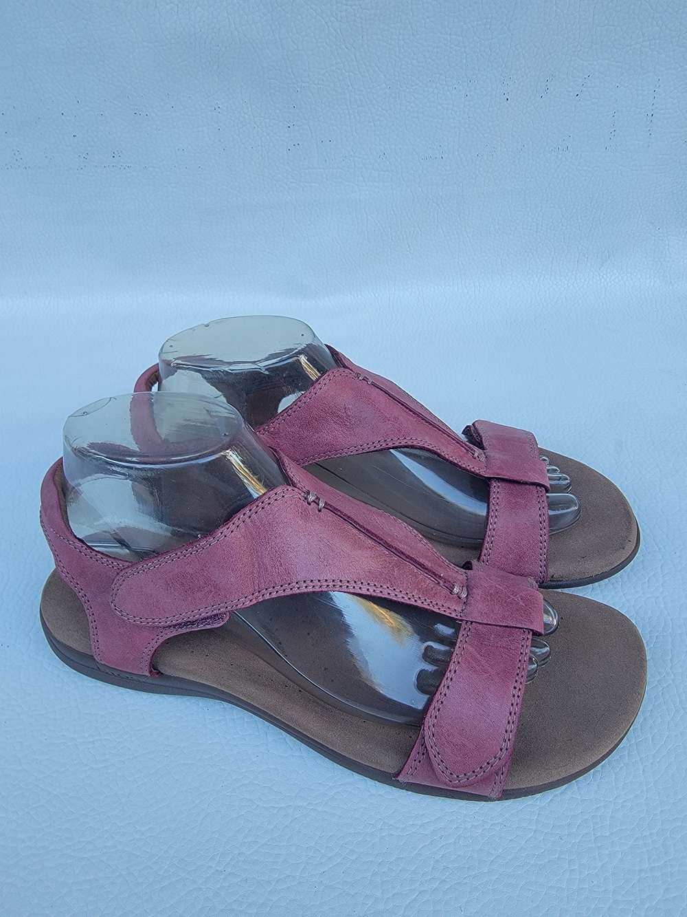 Taos Footwear Rose-Pink Leather Toe-Post Sandals